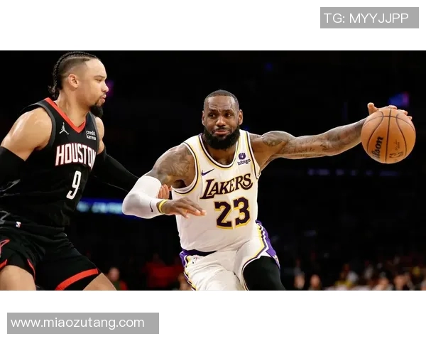 2010年湖人队与爵士队第二场激战回顾与精彩瞬间分析